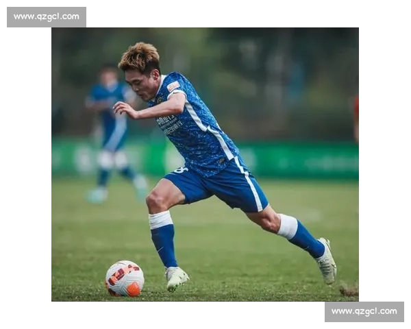 缝八针仍头球破门！黄紫昌带伤血战成铁汉