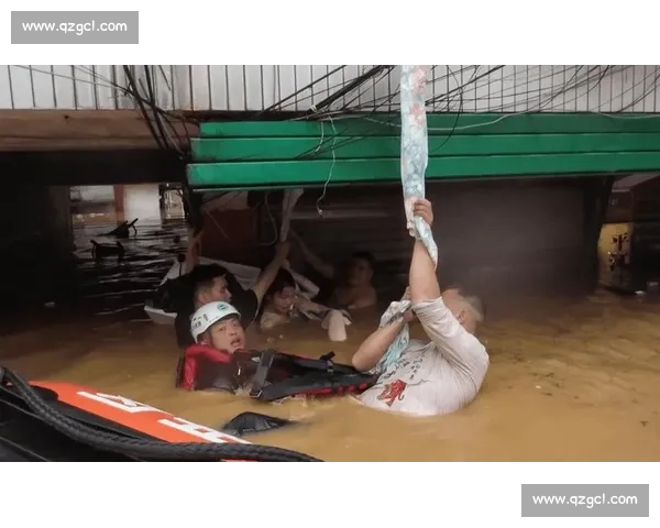 队长别哭！洪水中的生命守护者与雪域高原的护心天使